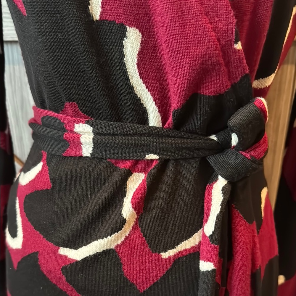 DVF Burgundy and Black Long Sleeve Wrap Dress V-Neck size S/XS EUC - Picture 2 of 12